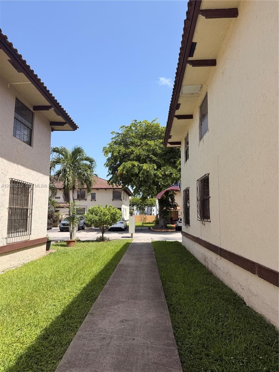 12241 SW 16th Ter # K #102-K photo 31
