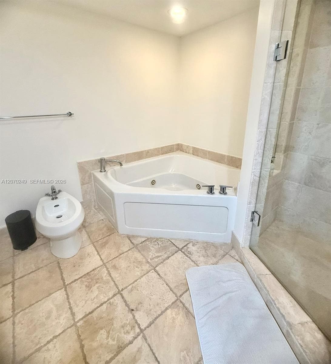 Trump Royale · #908 in Sunny Isles Beach - Photo 8