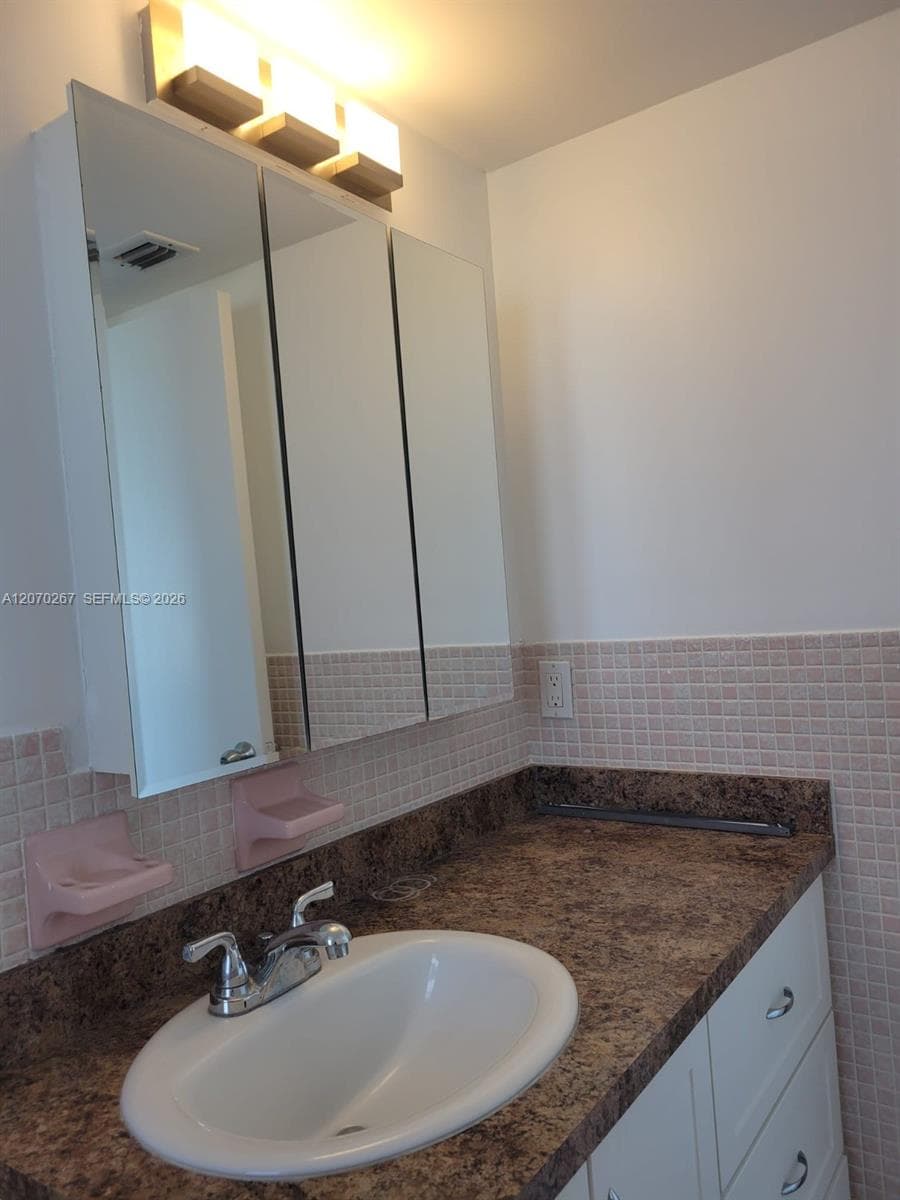 CARLYLE PLAZA CONDO · #604 in Miami Beach - Photo 23