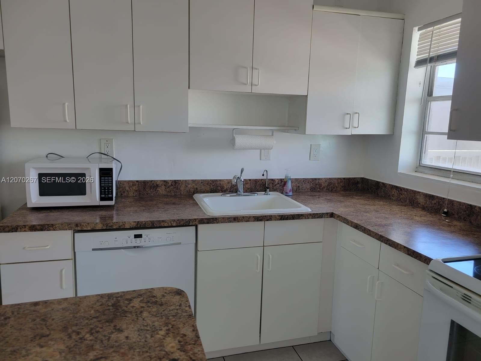 CARLYLE PLAZA CONDO · #604 in Miami Beach - Photo 6