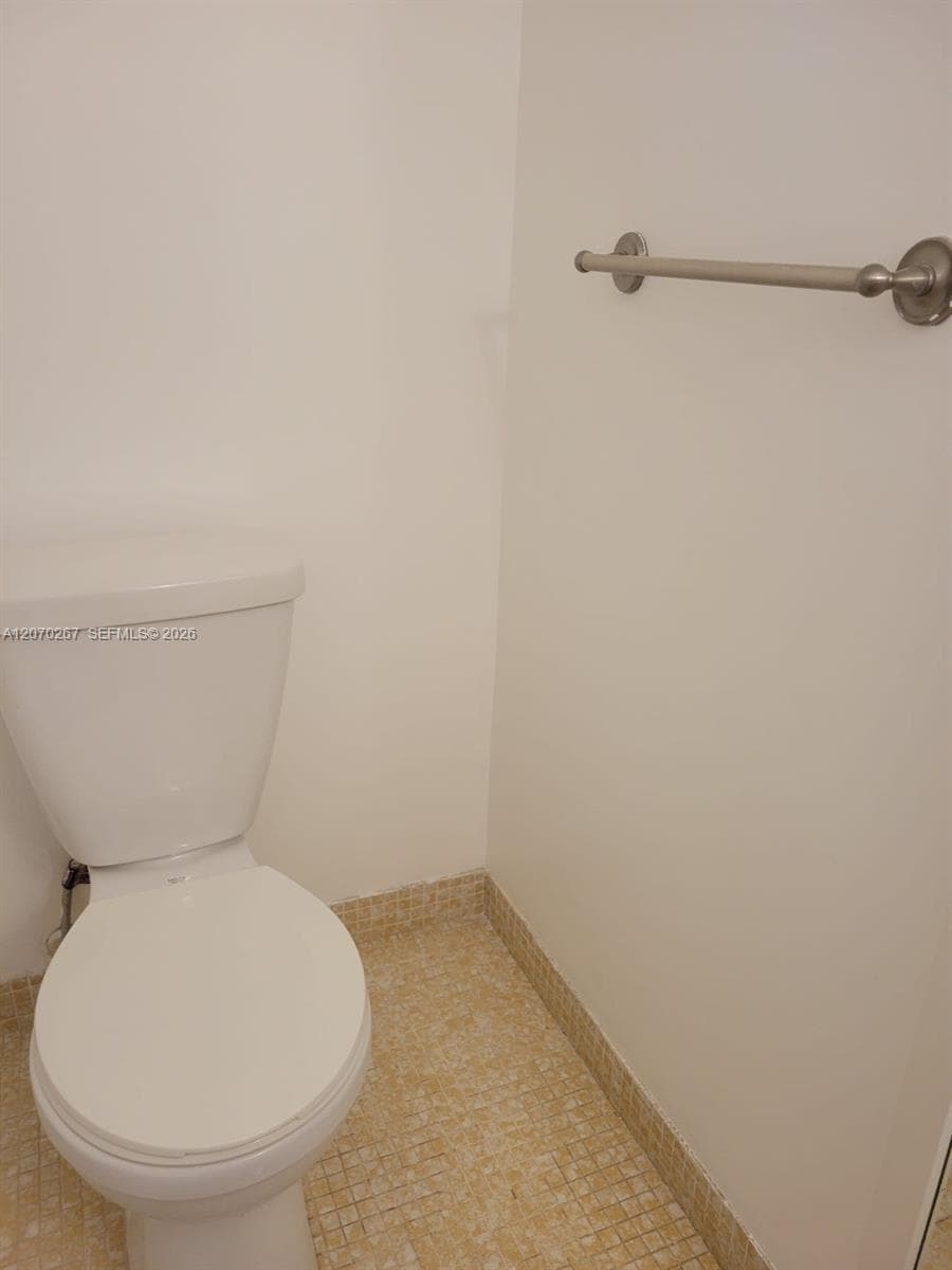 CARLYLE PLAZA CONDO · #604 in Miami Beach - Photo 16
