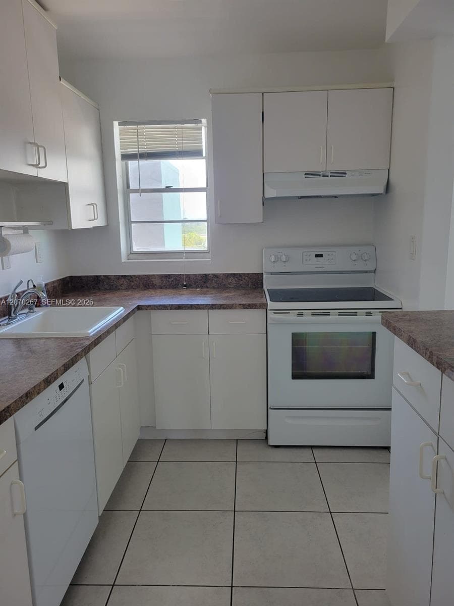 CARLYLE PLAZA CONDO · #604 in Miami Beach - Photo 12