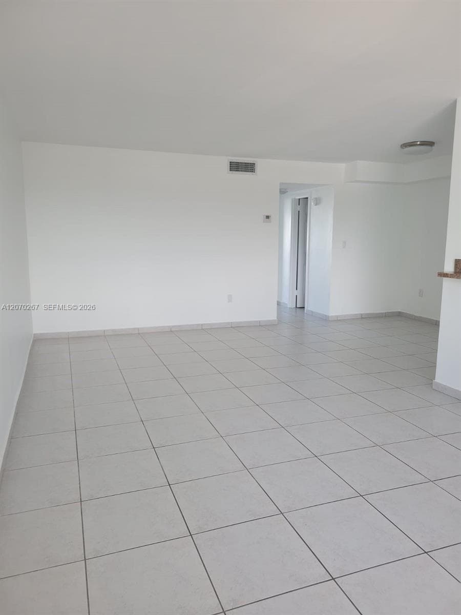 CARLYLE PLAZA CONDO · #604 in Miami Beach - Photo 9