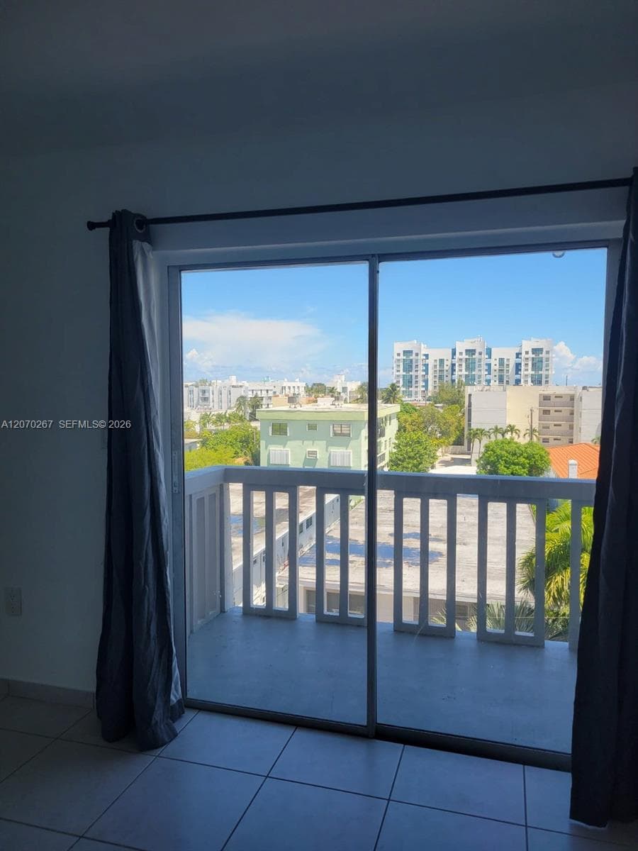 CARLYLE PLAZA CONDO · #604 in Miami Beach - Photo 24