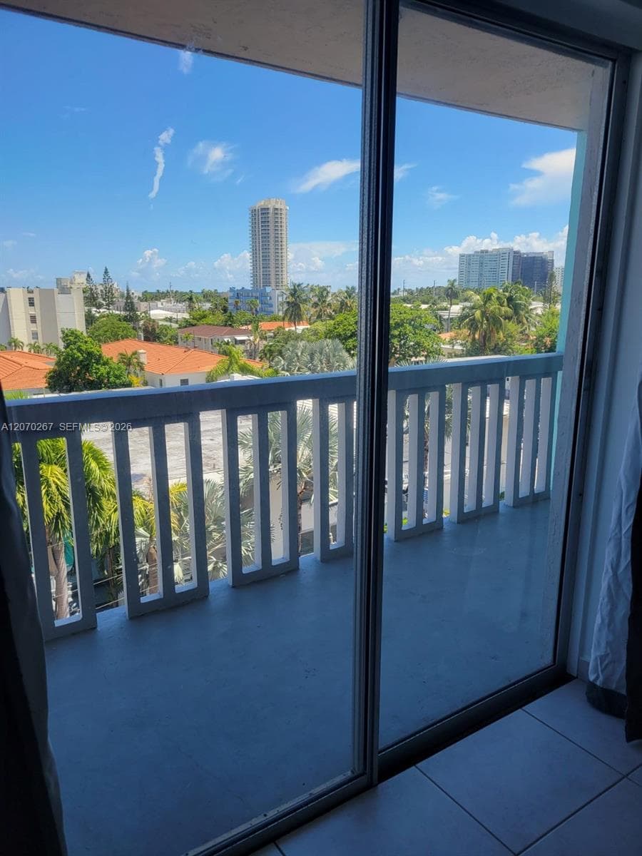 CARLYLE PLAZA CONDO · #604 in Miami Beach - Photo 18