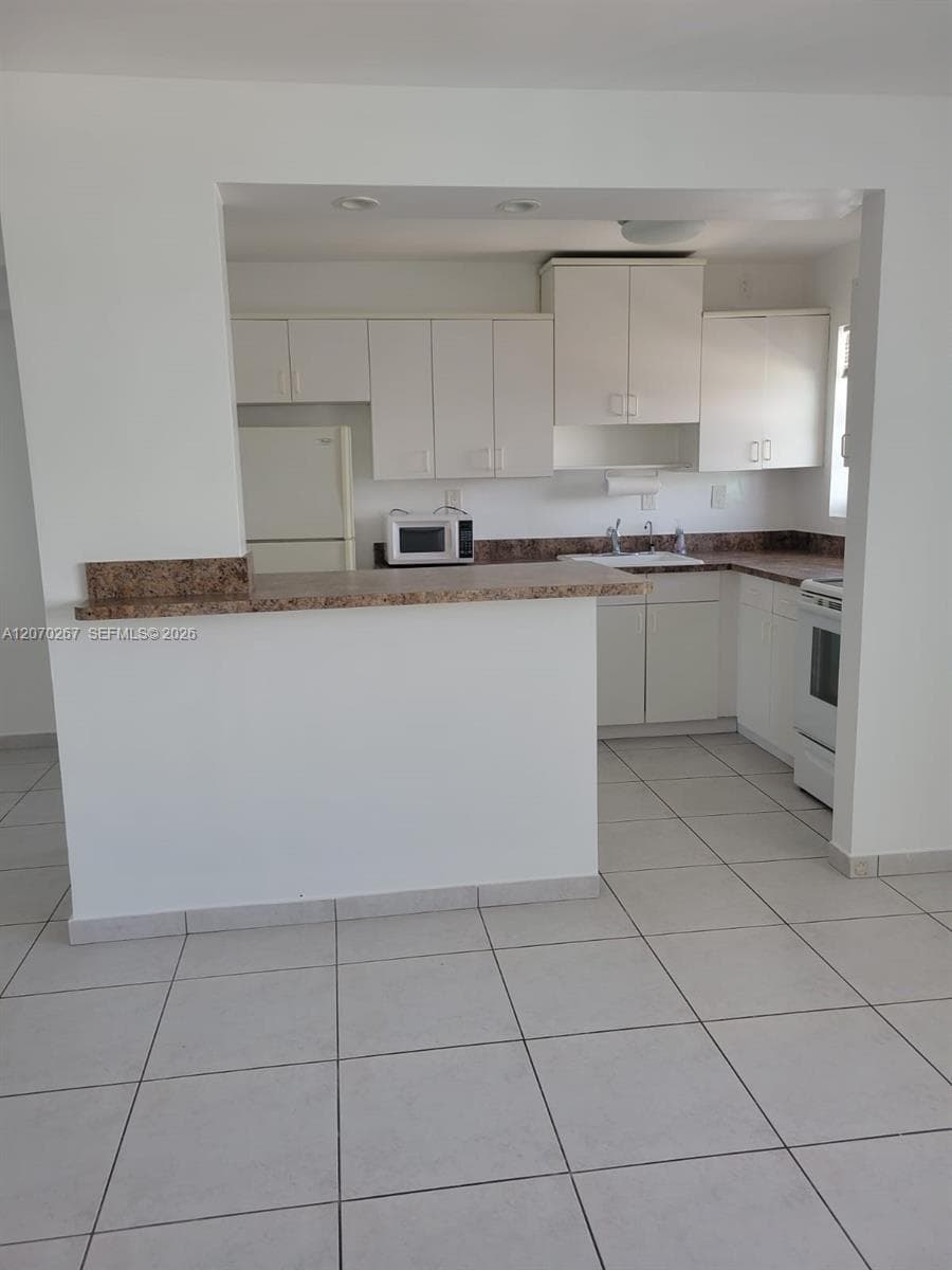 CARLYLE PLAZA CONDO · #604 in Miami Beach - Photo 11