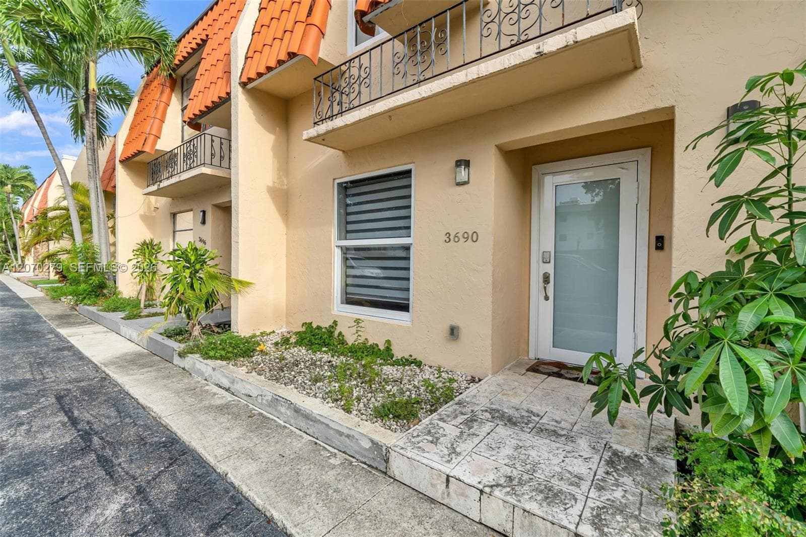 BEACH CLUB VILLAS CONDO · #34 in North Miami Beach - Photo 2