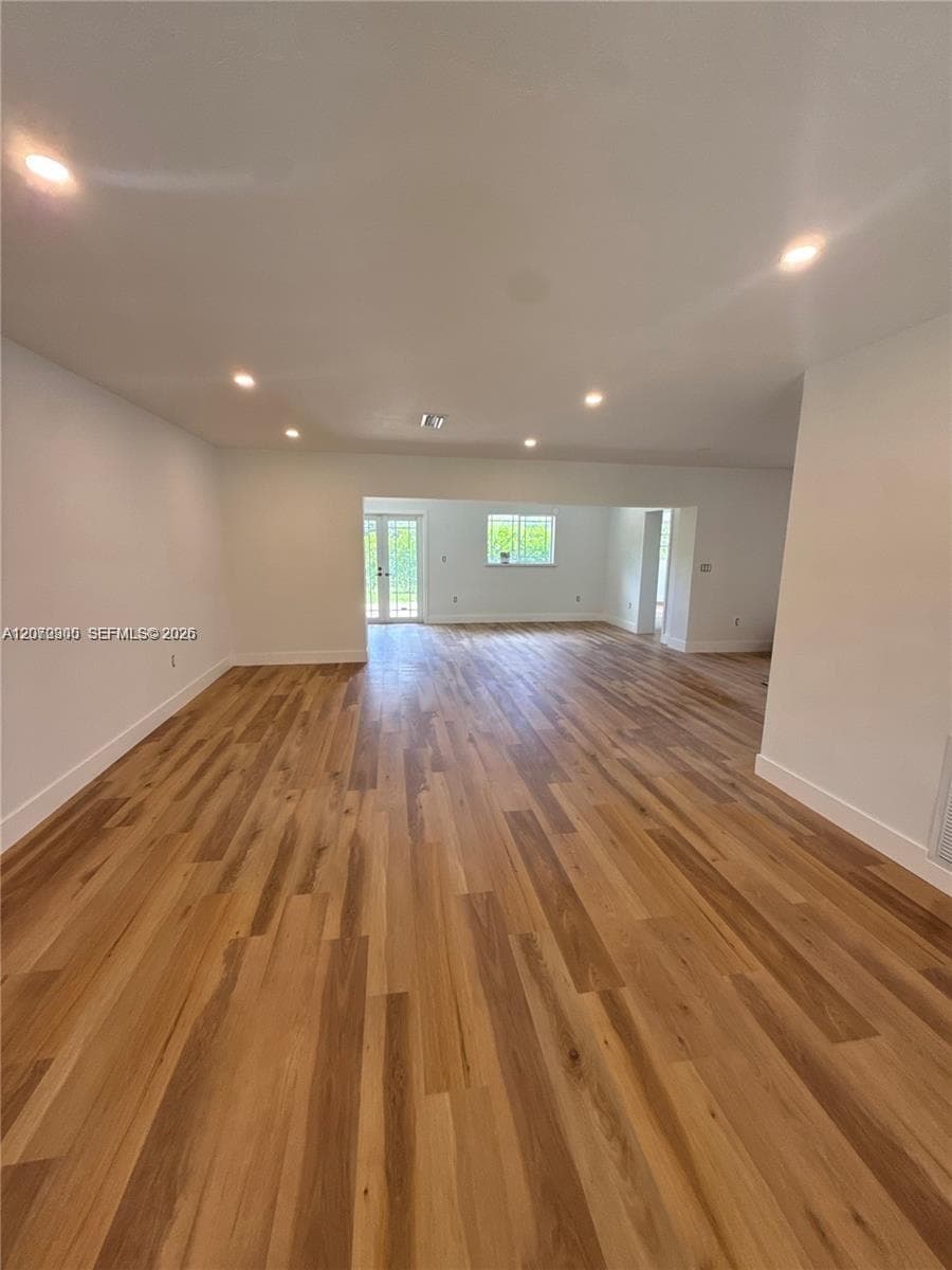 1532 Trillo Ave photo 3