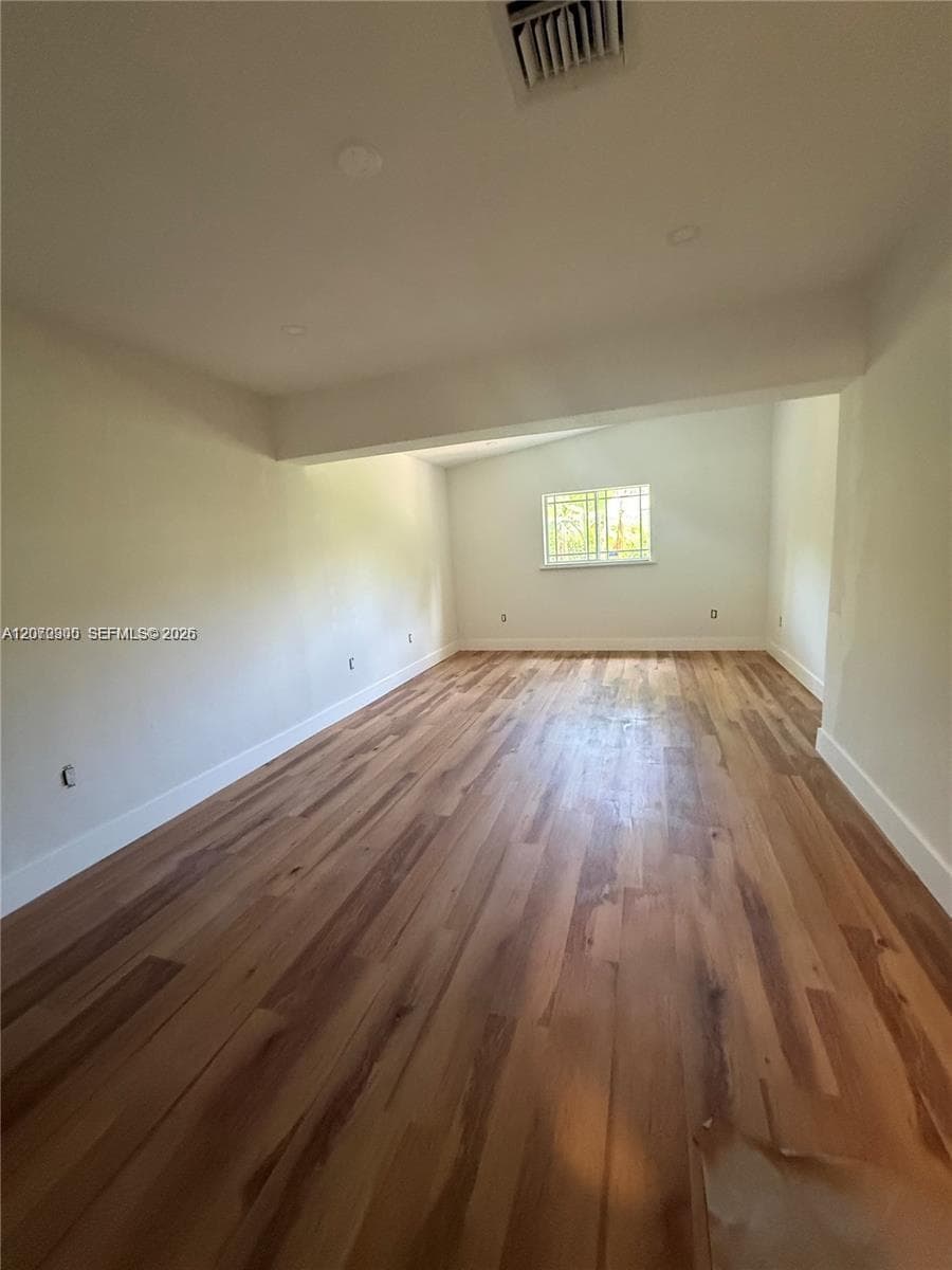 1532 Trillo Ave photo 9