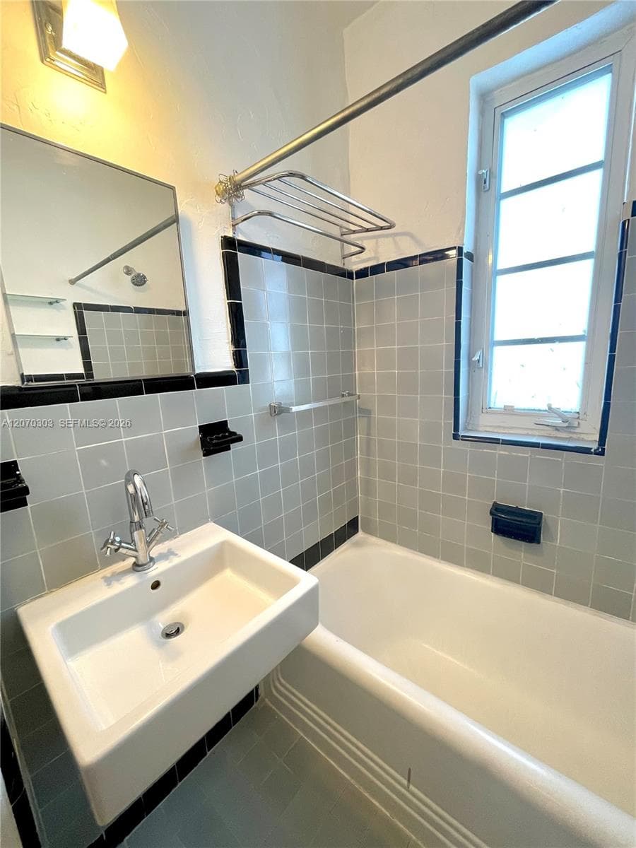 SANTANA CONDO · #12 in Miami Beach - Photo 8