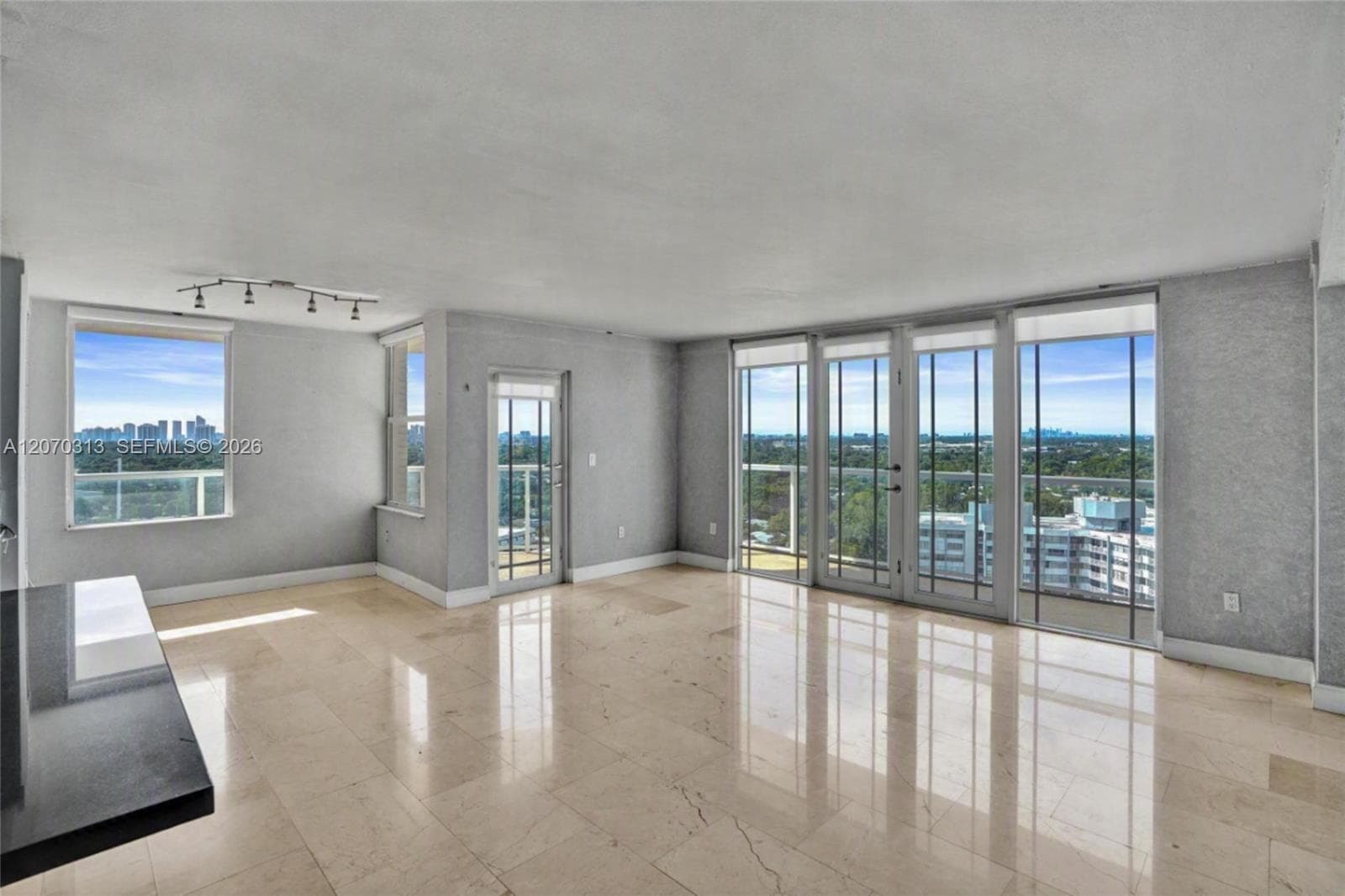 Buckley Towers Condo · #PH15E in Miami - Photo 1