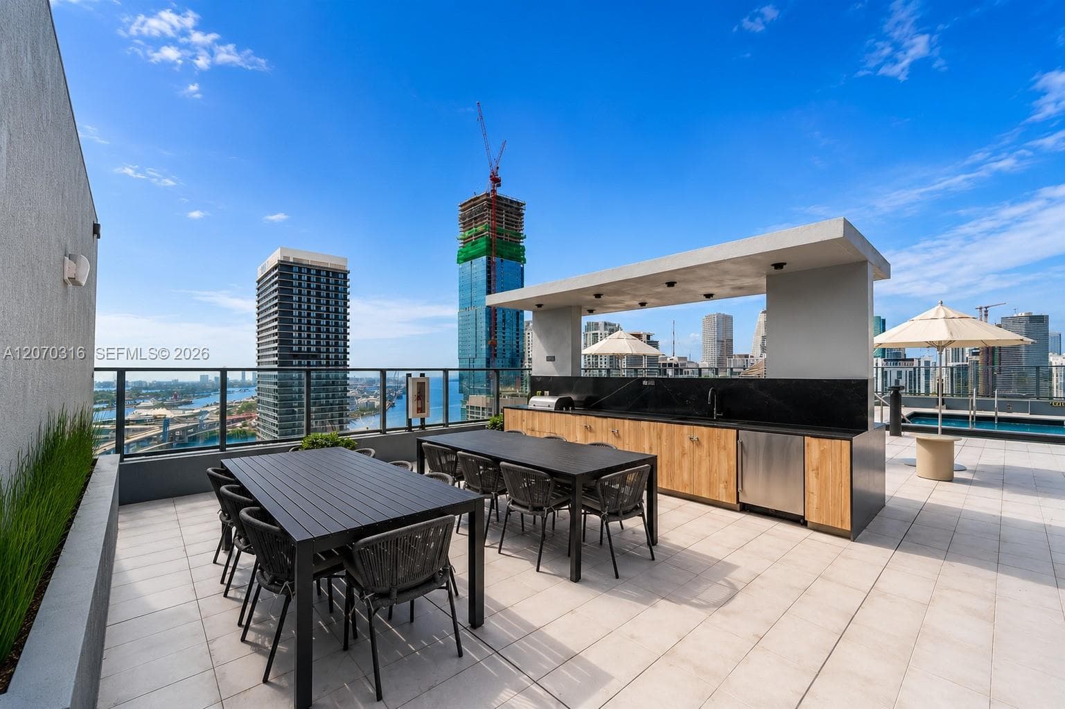 Summer kitchen / dining area