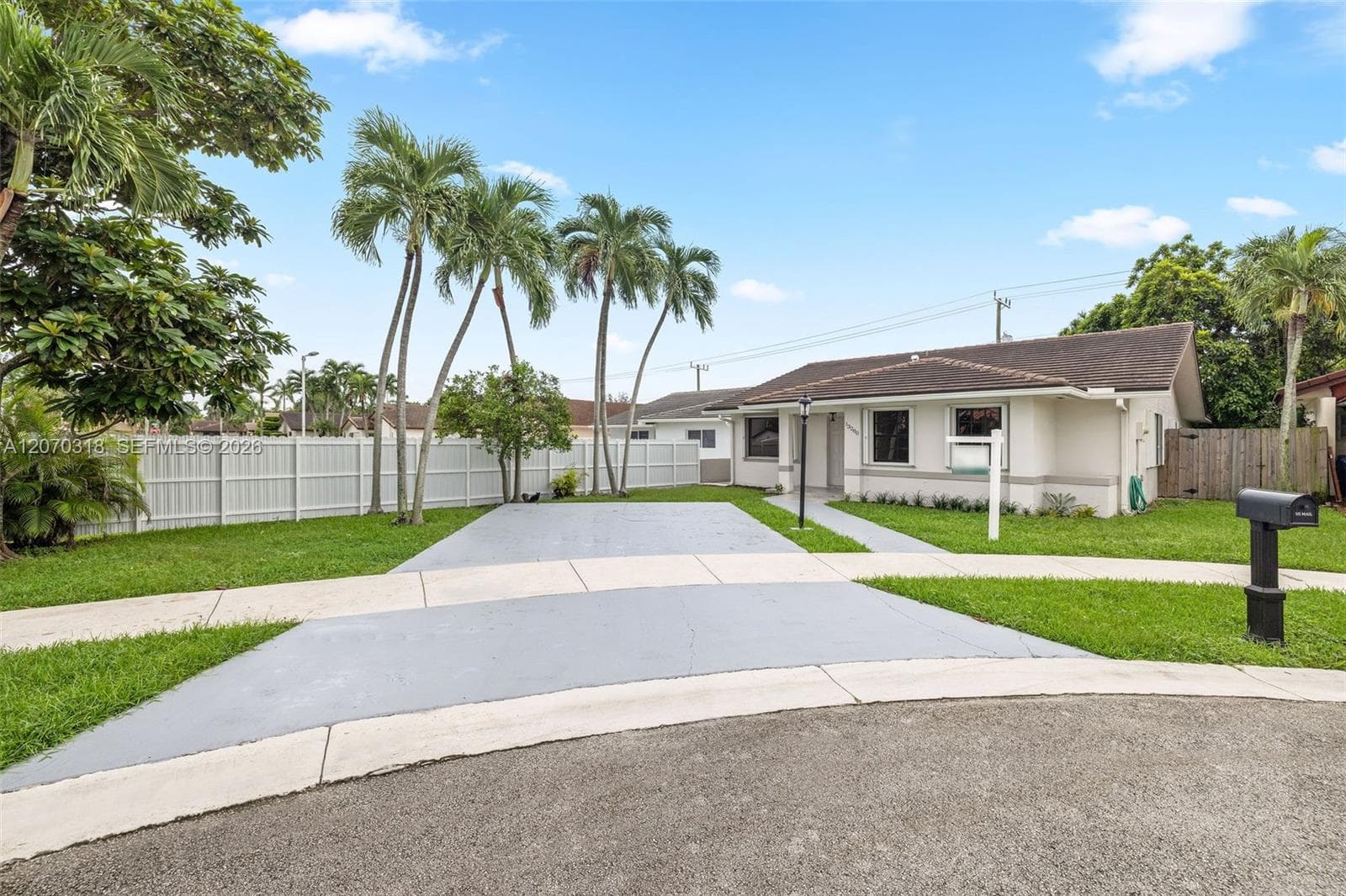 13280 SW 40th Ter photo 1