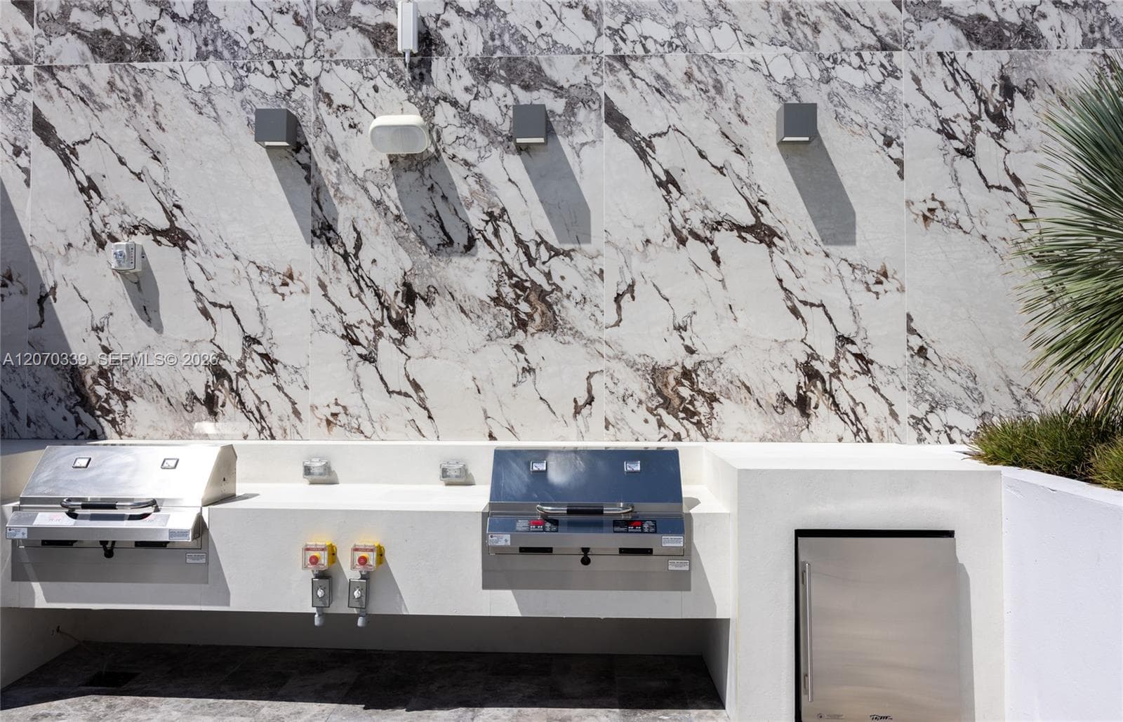 BBQ Rooftop pool