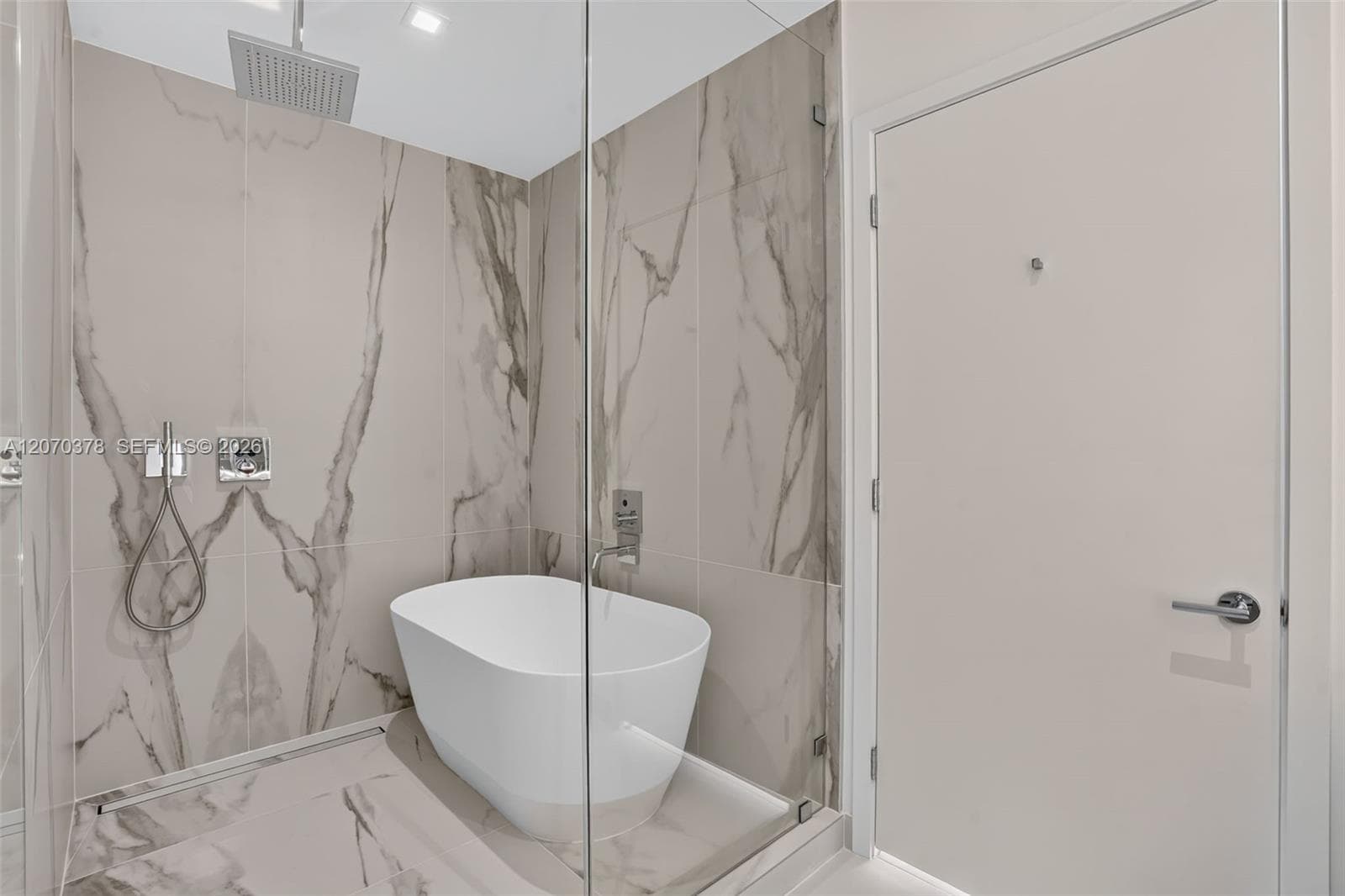 Casa Bella · #1605 in Miami - Photo 11