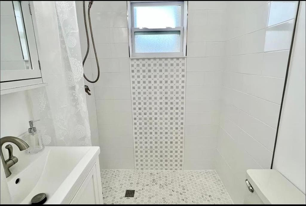 3312 Unit 1 Bath