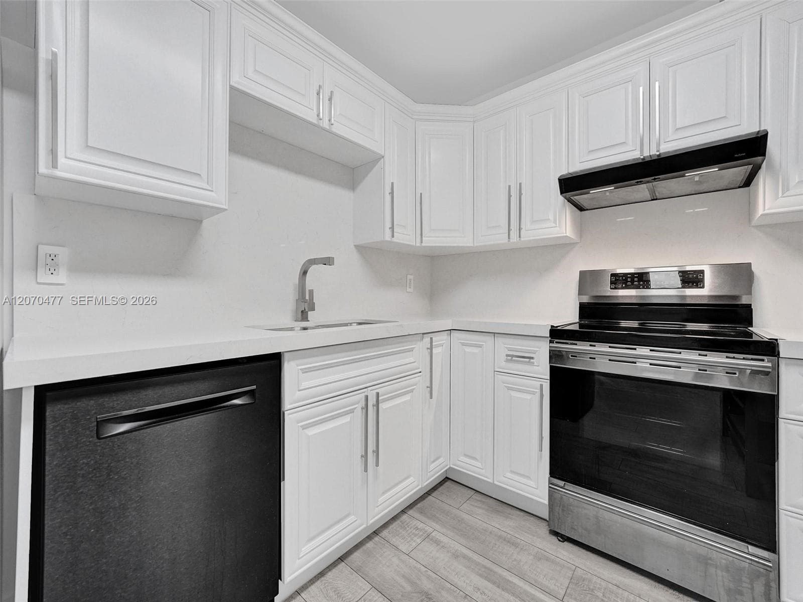 2446 Fillmore St photo 25