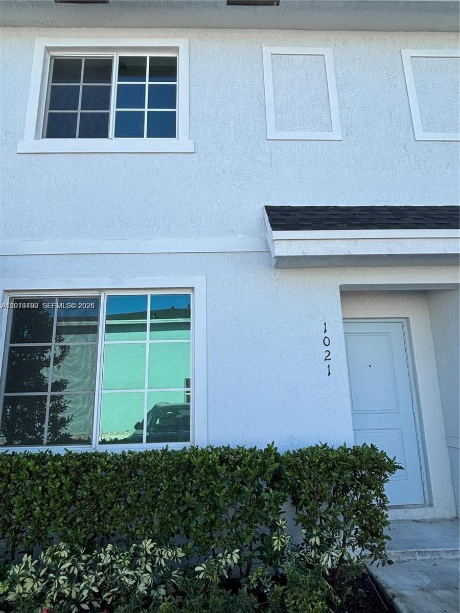 1021 NW 5th St photo 1
