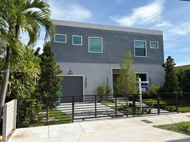 2239 SW 14th St photo 2