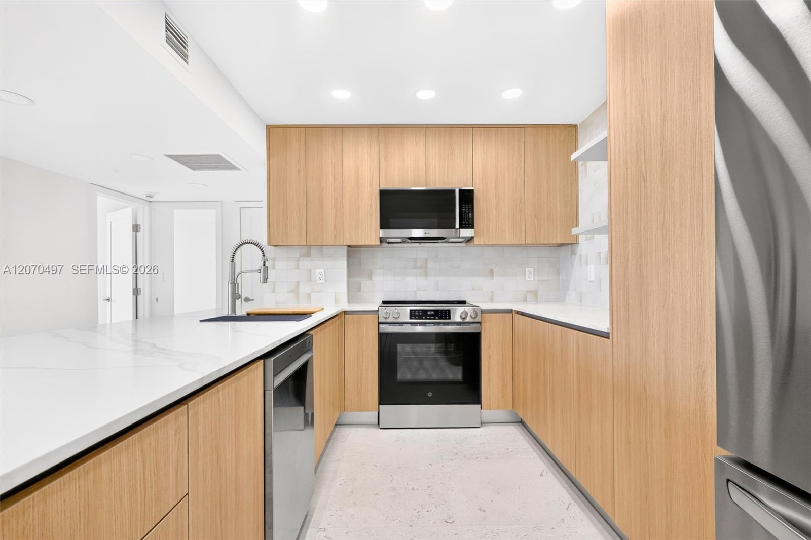 Arlen House East · #1626 in Sunny Isles Beach - Photo 9
