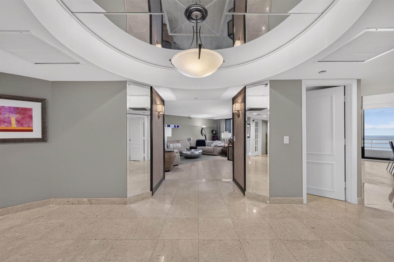 Foyer / Entry