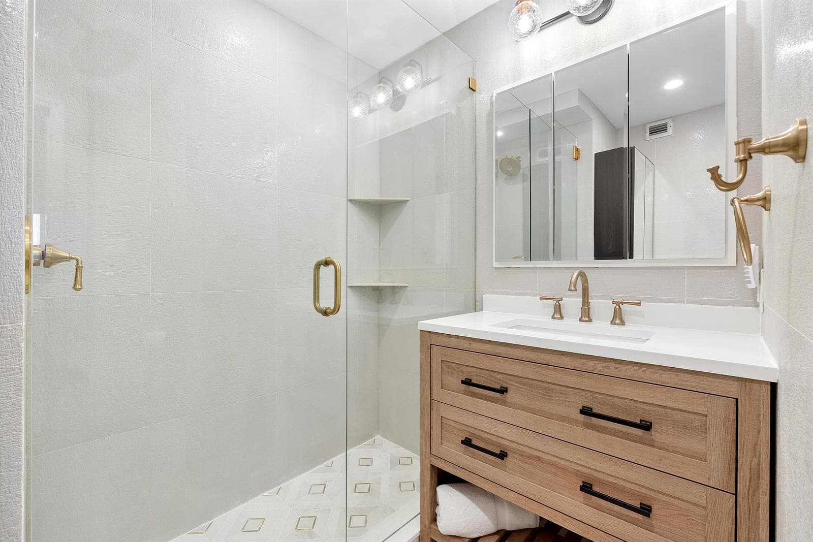 2871 N Ocean Blvd u406_033