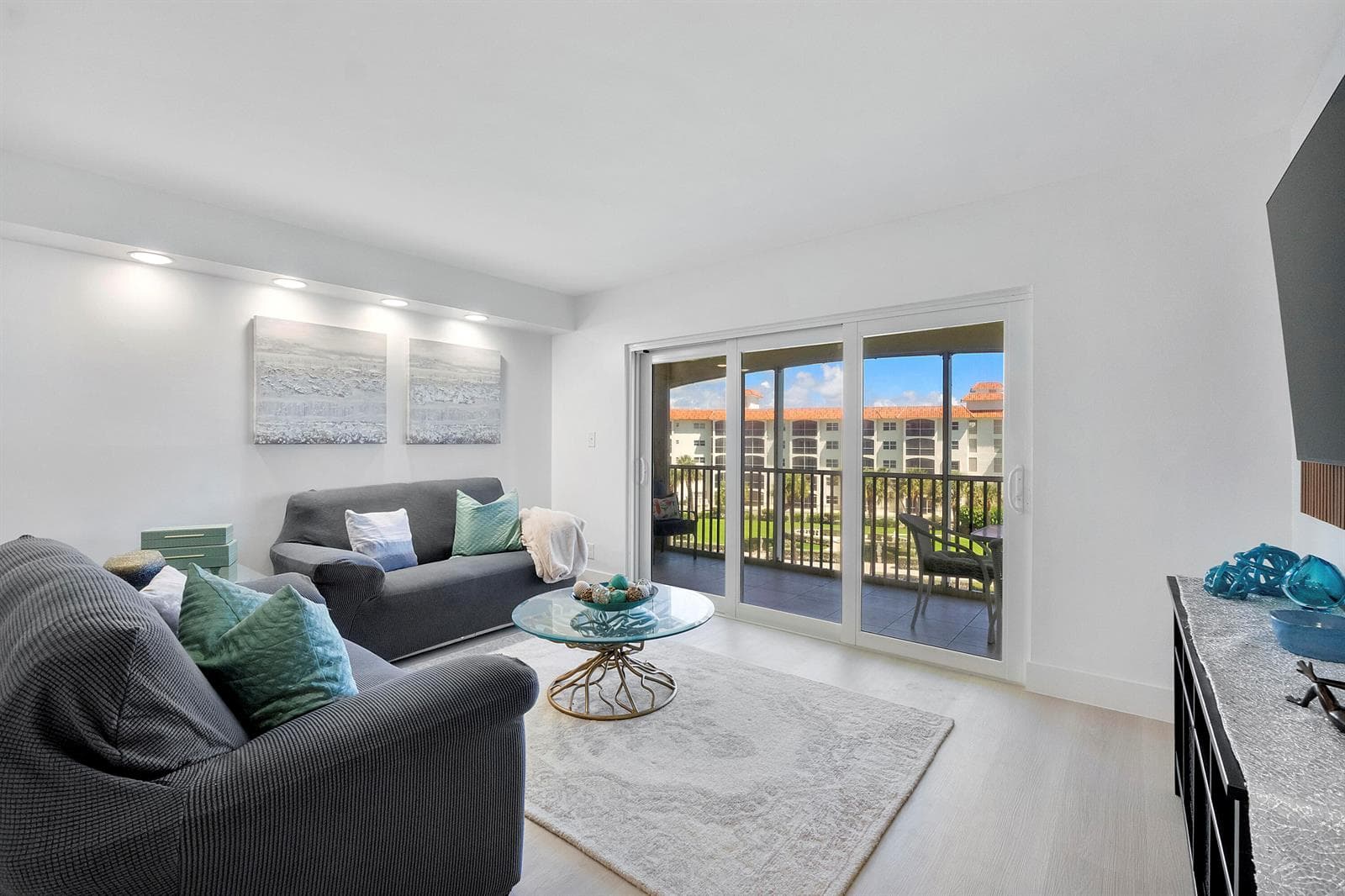 2871 N Ocean Blvd u406_045