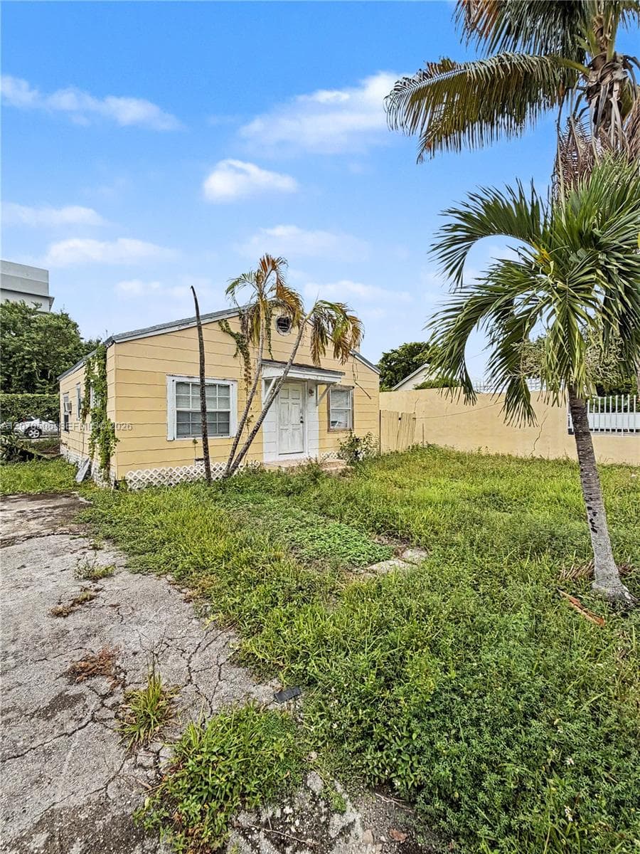 2728 NW 3rd St photo 7