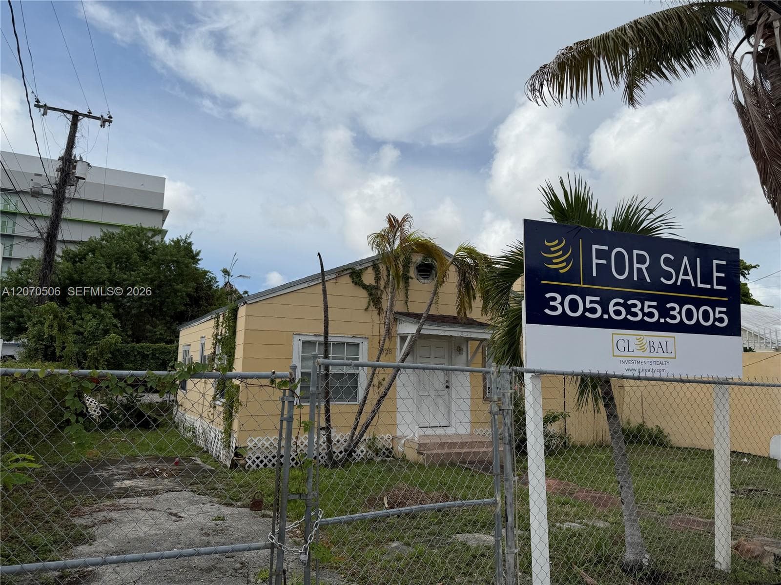 2728 NW 3rd St photo 4