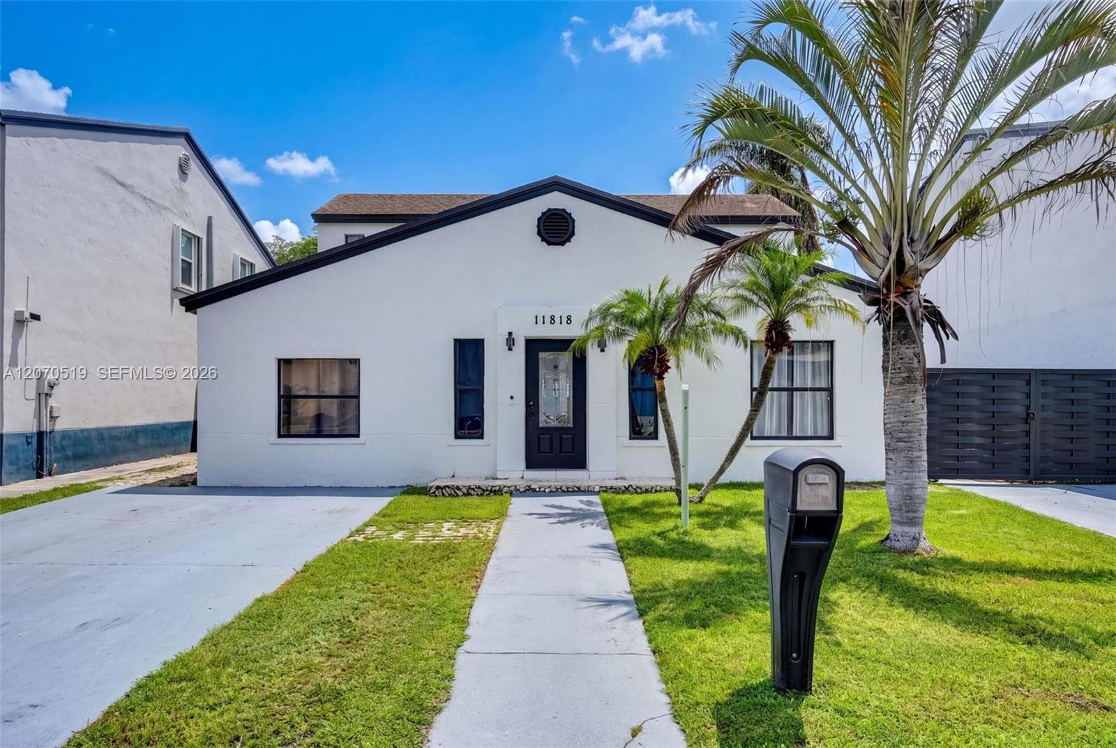 11818 SW 273rd Ln photo 2