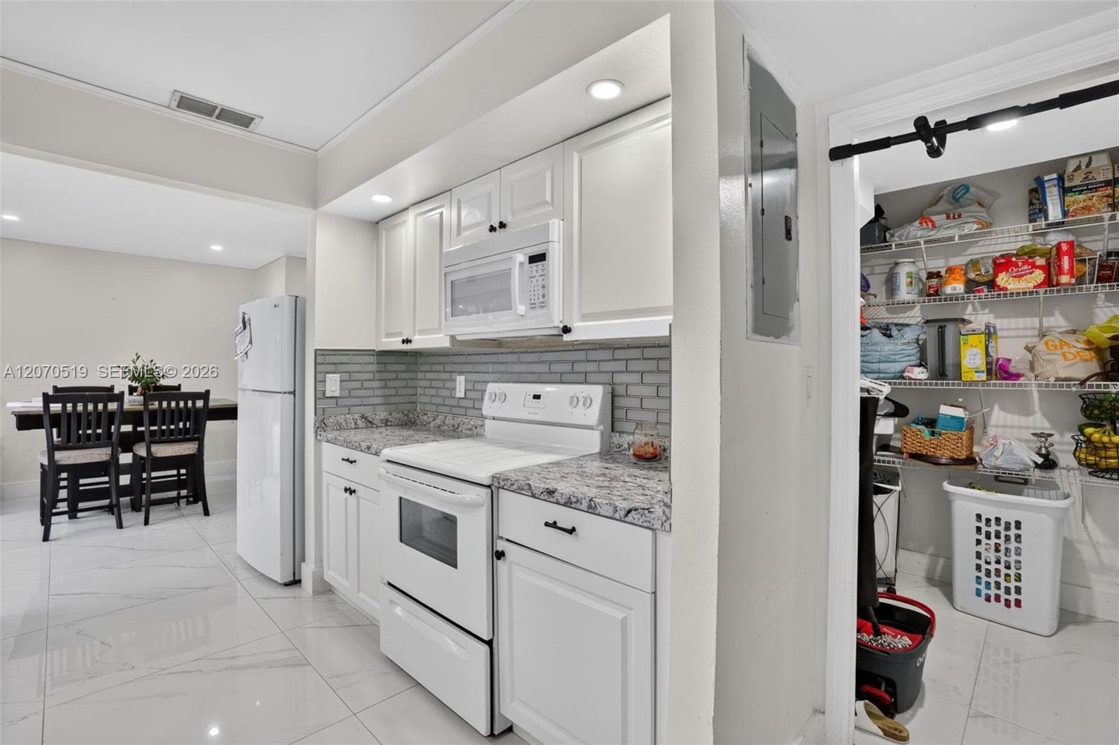 11818 SW 273rd Ln photo 17