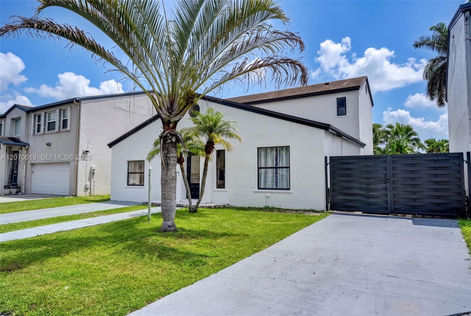 11818 SW 273rd Ln photo 3