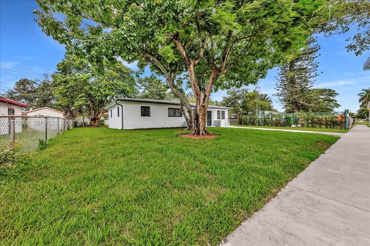 2910 NW 175th St photo 4