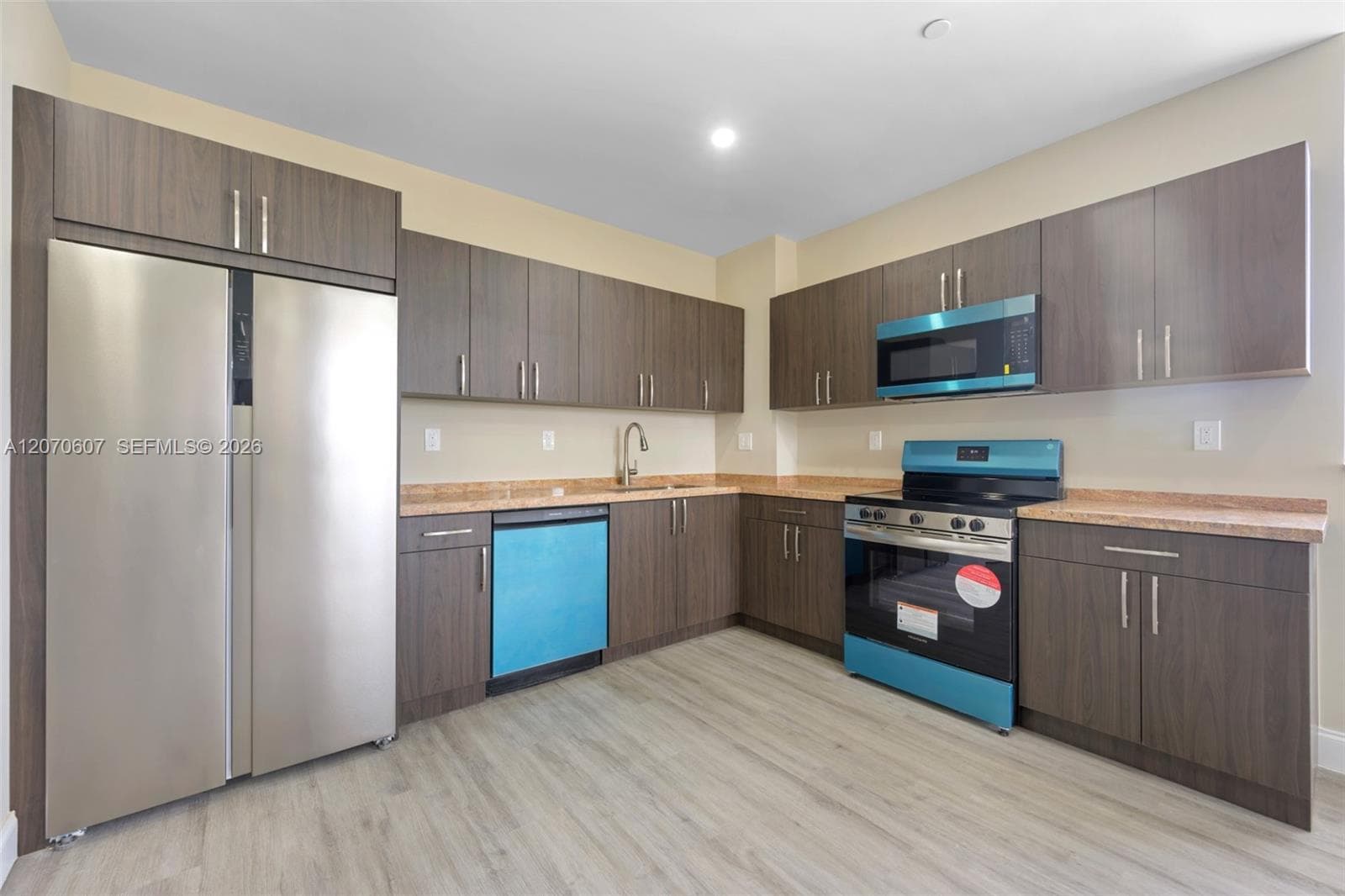 AIRPORT VISTA · #302 in Hallandale Beach - Photo 6