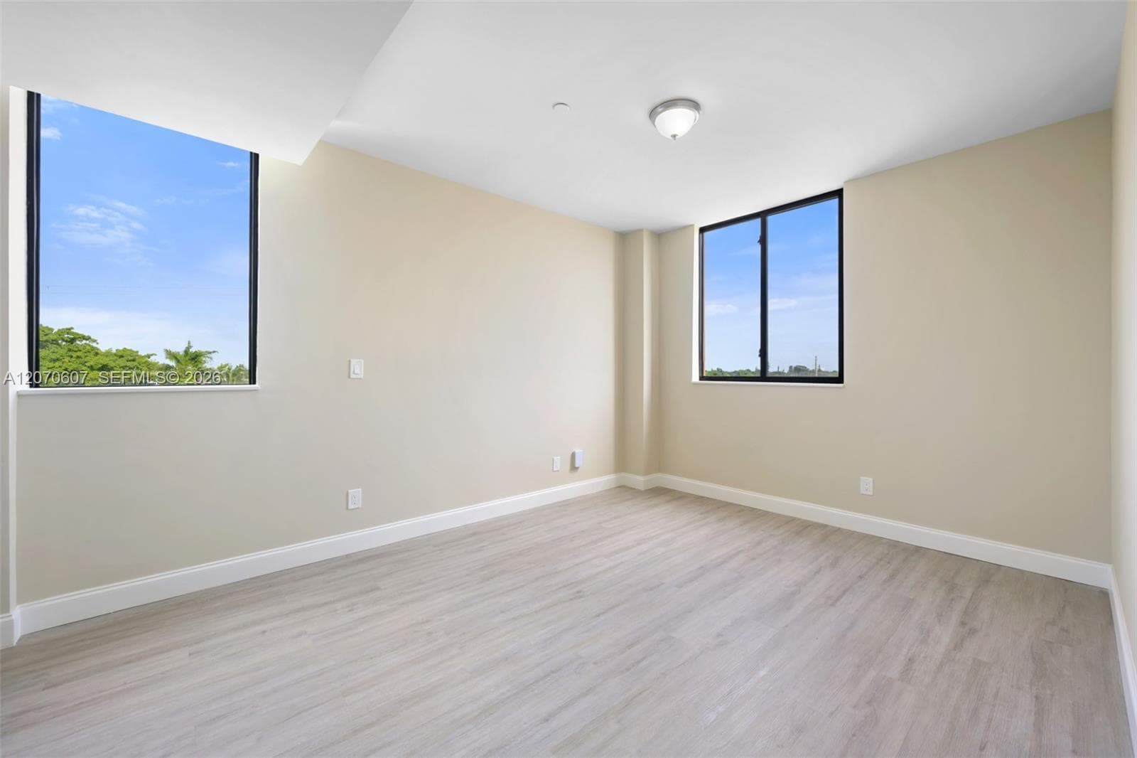 AIRPORT VISTA · #302 in Hallandale Beach - Photo 16