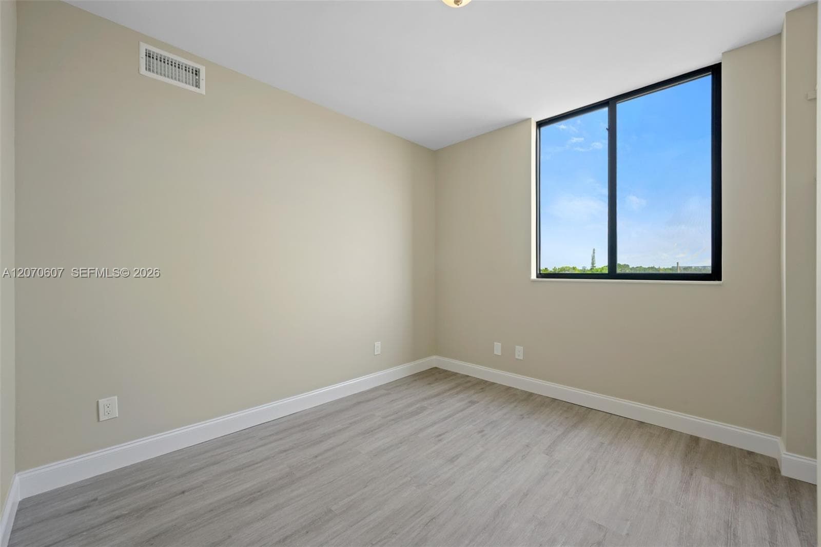 AIRPORT VISTA · #302 in Hallandale Beach - Photo 3