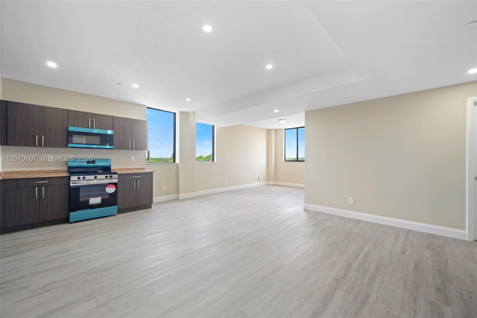 AIRPORT VISTA · #302 in Hallandale Beach - Photo 8