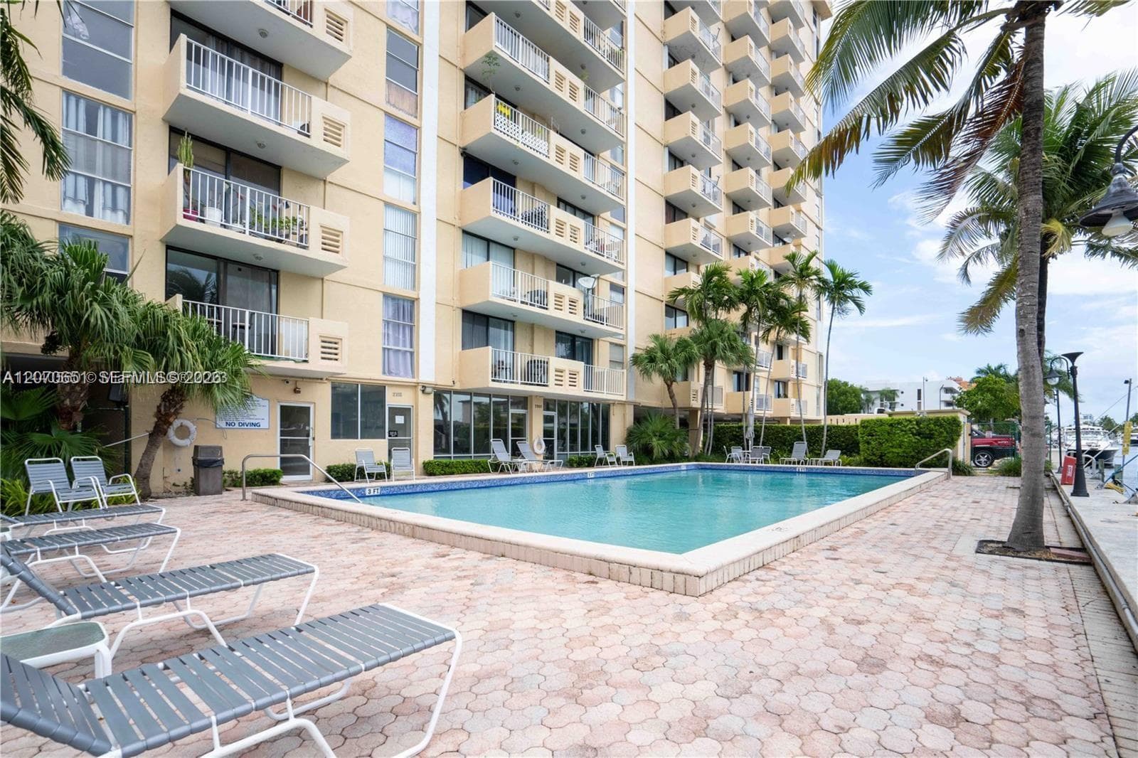 VECINO DEL MAR CONDO · #403 in North Miami - Photo 8