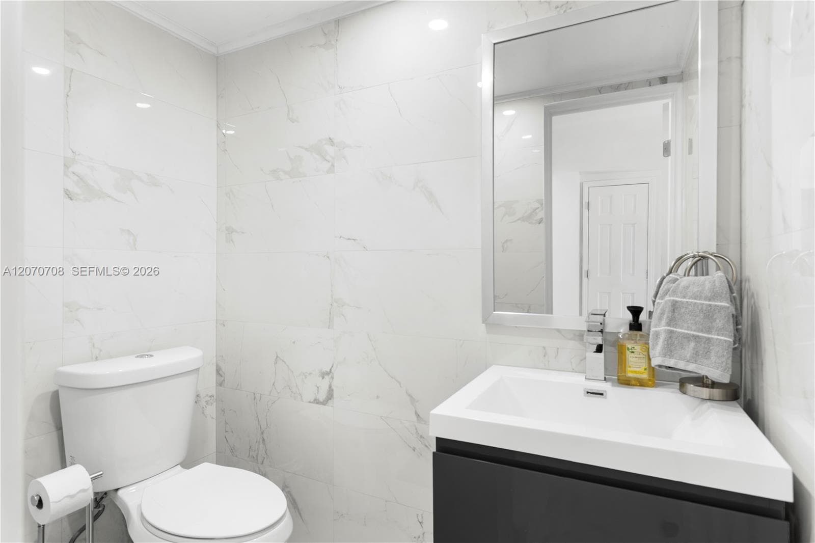 2388 Prairie Ave photo 22