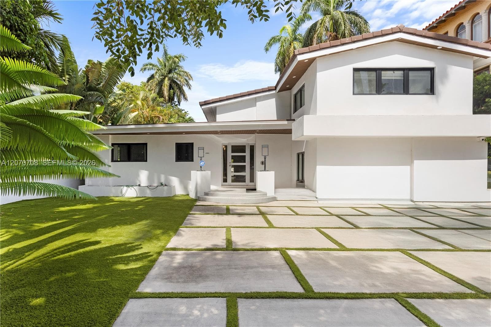 2388 Prairie Ave photo 1