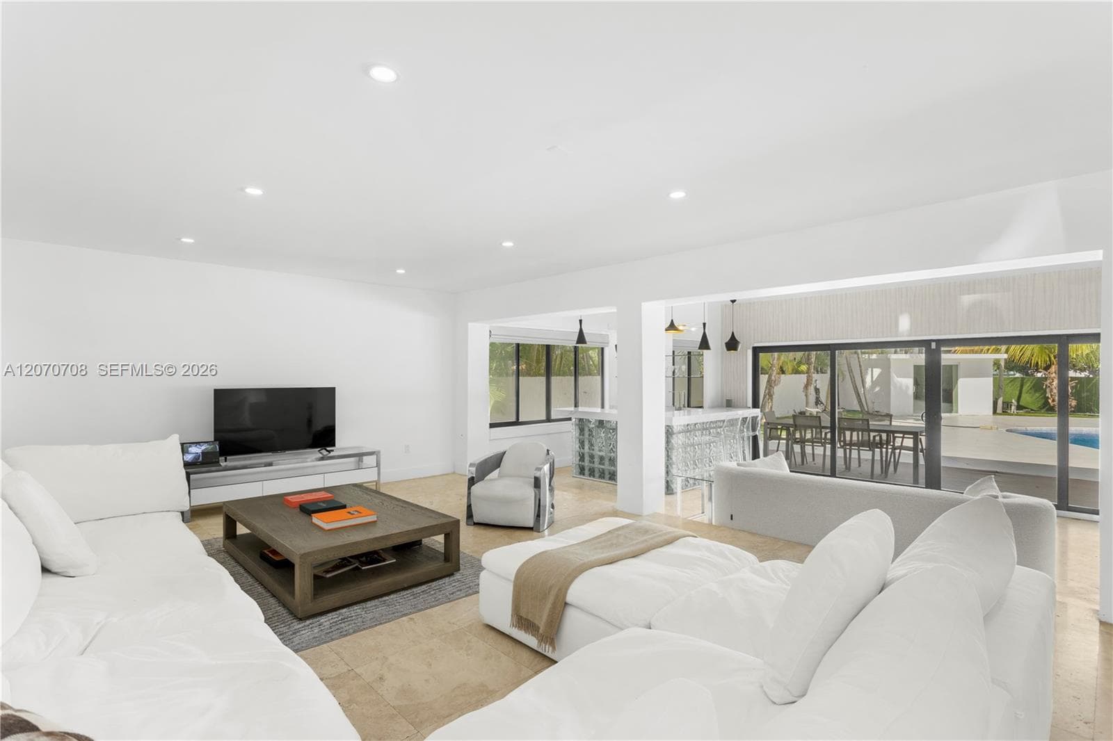 2388 Prairie Ave photo 9