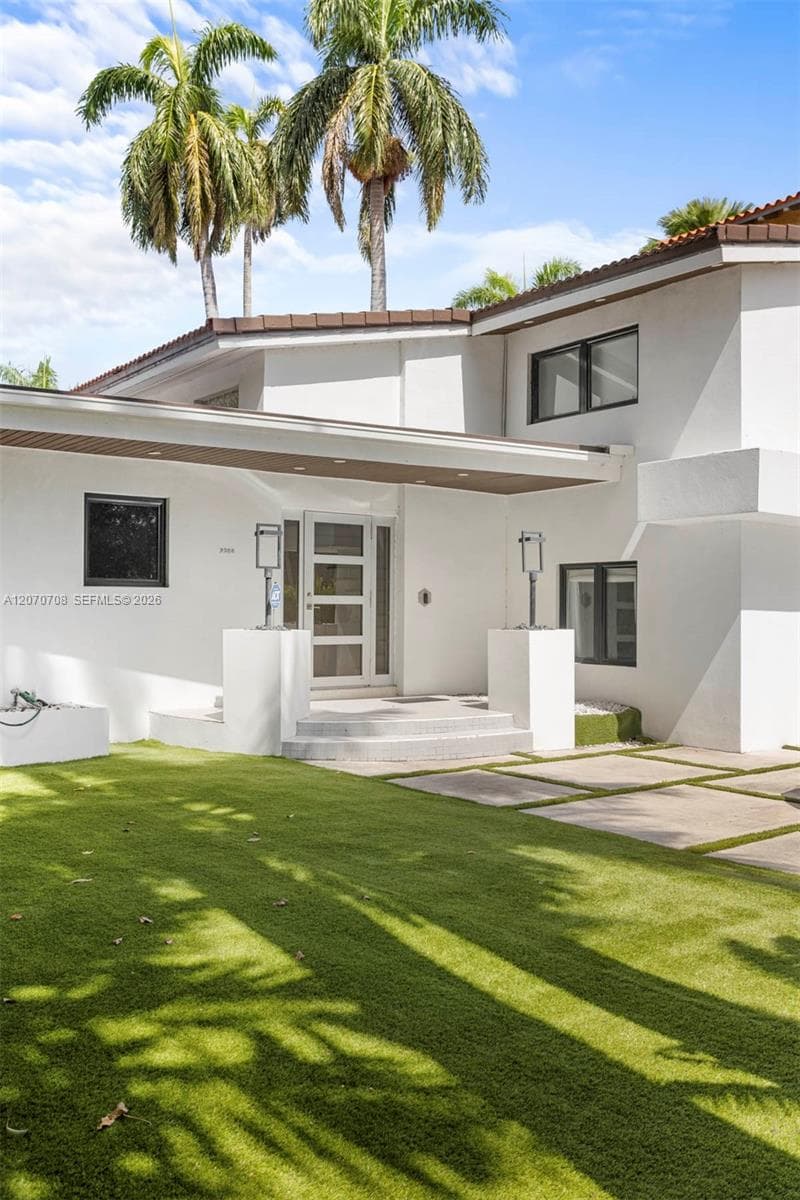 2388 Prairie Ave photo 4