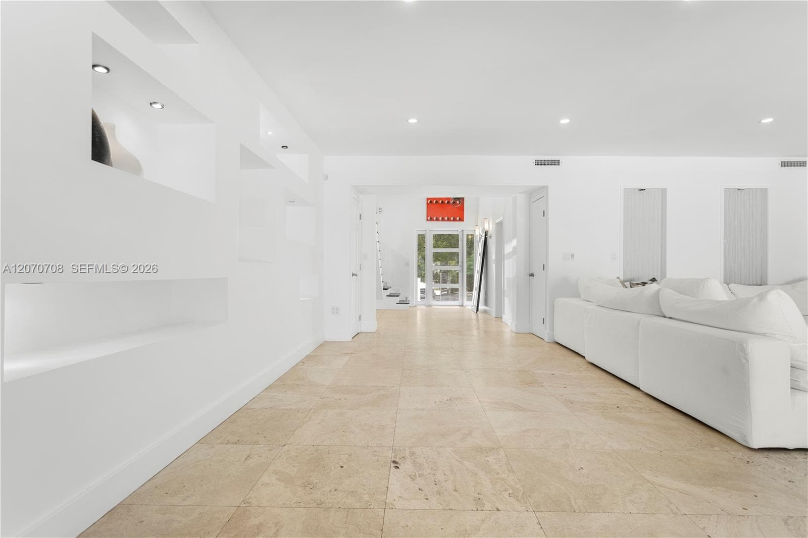 2388 Prairie Ave photo 8
