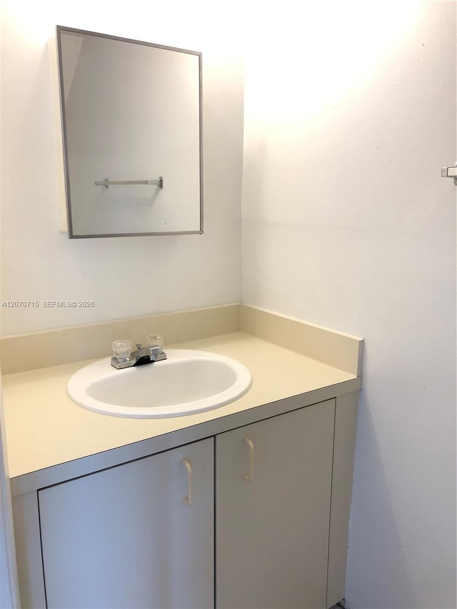 WATERVIEW CONDO · #13-206 in Miami - Photo 8