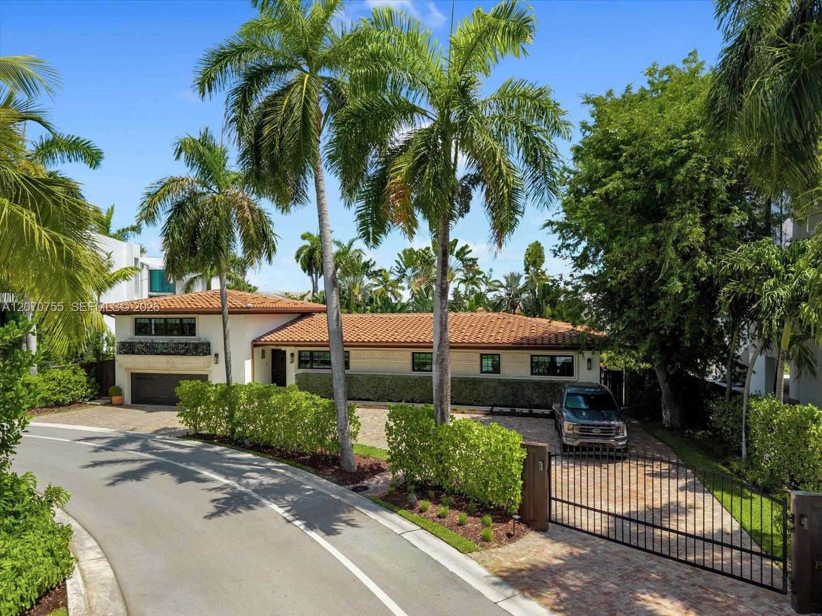 287 Palm Ave photo 3