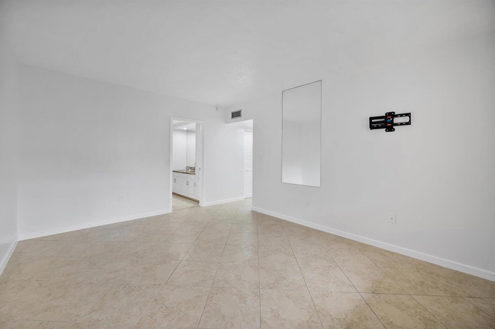 12-740 NE 199 St APT 205G_012
