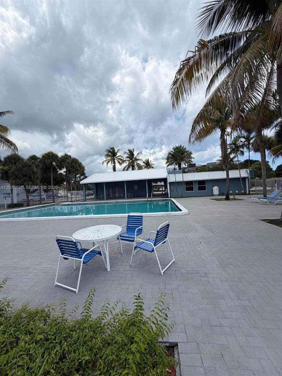 CLEAR LAKE PALMS CONDO · #109 in West Palm Beach - Photo 13