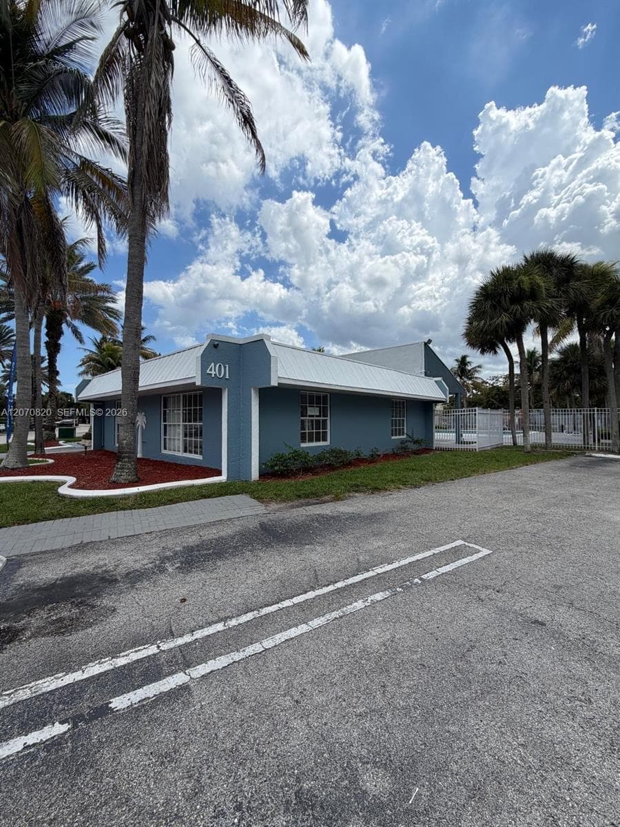 CLEAR LAKE PALMS CONDO · #109 in West Palm Beach - Photo 14