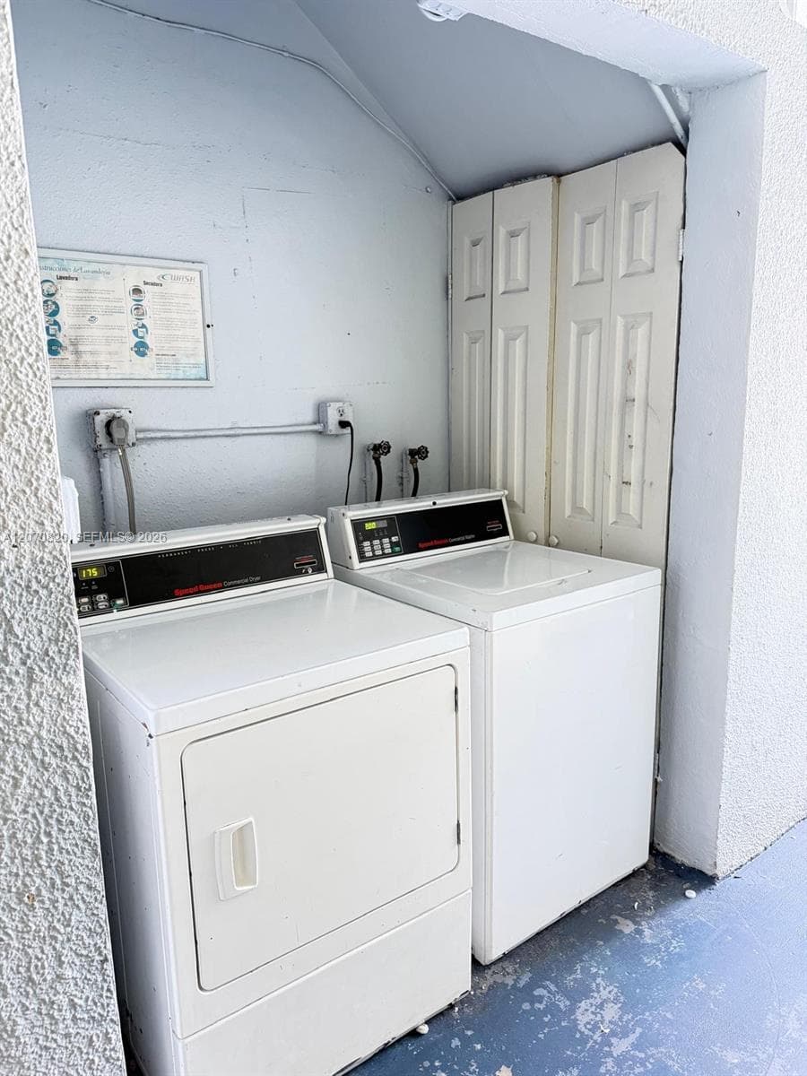 CLEAR LAKE PALMS CONDO · #109 in West Palm Beach - Photo 11