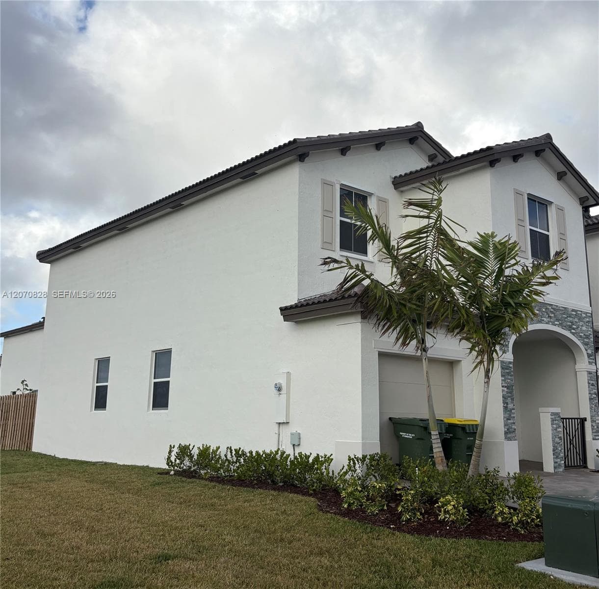 2409 SE 28th St photo 2